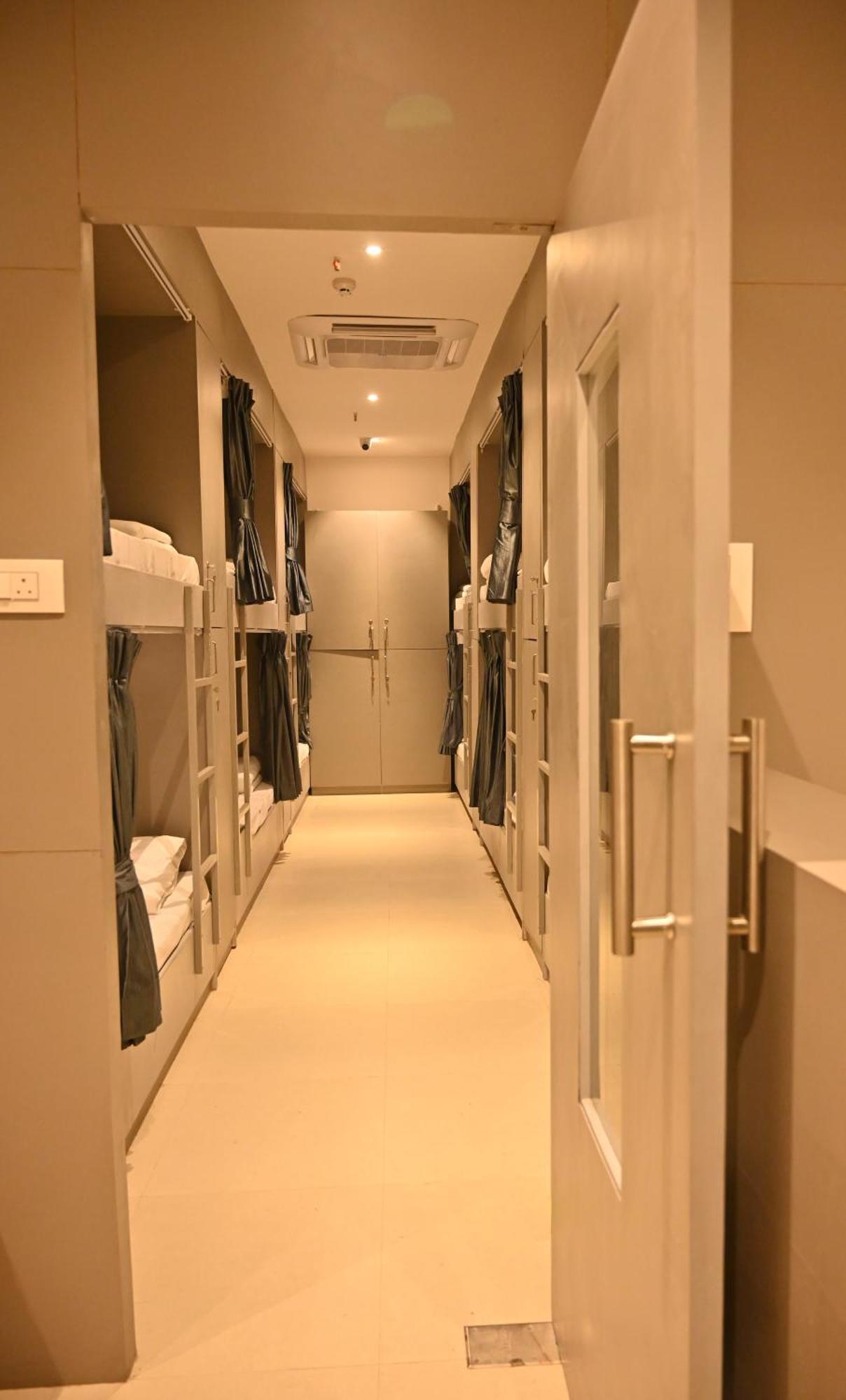 Bed & Bread Dormitory Bharuch Exterior foto